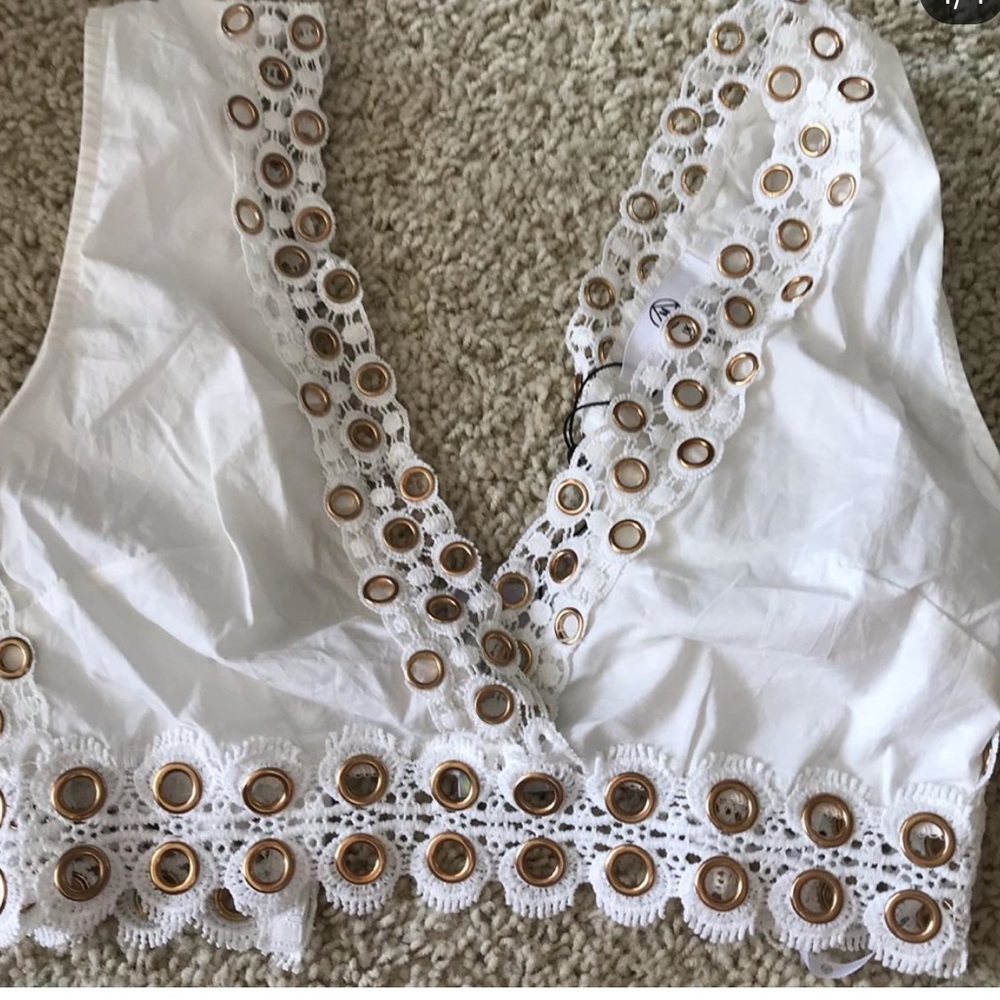 MISSGUIDED WHITE CROP TOP- NEVER WORN.